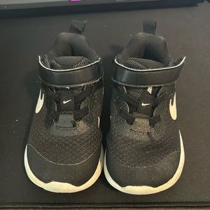 Black Nike Revolution 6 Toddler running shoes
